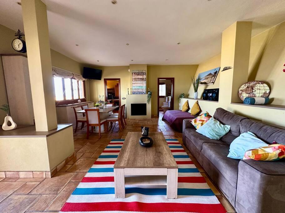 Jacuzzi Oasis: Space & Comfort Holiday home